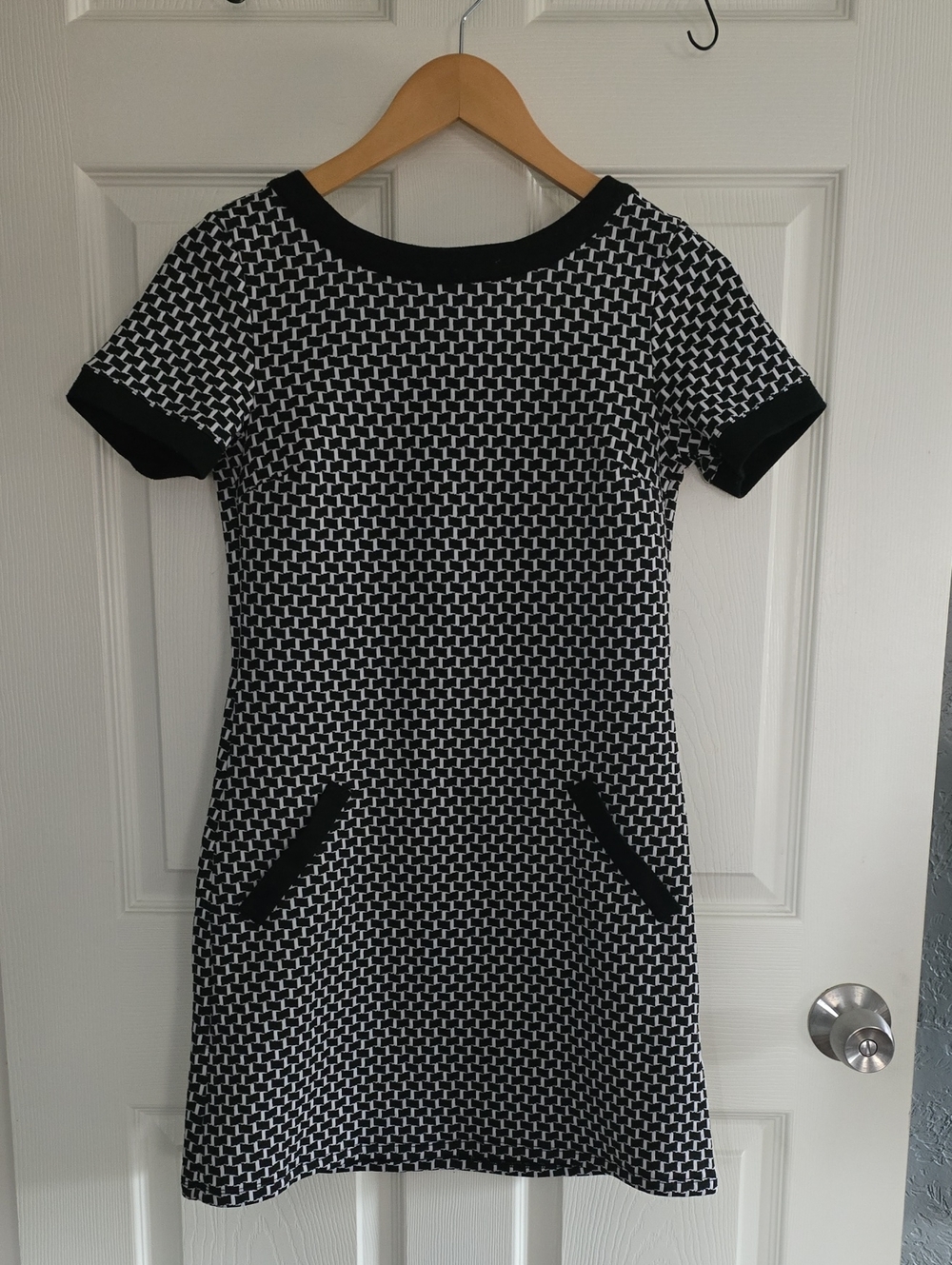 Shift Dress With Faux Pockets Brand Atmosphere Size 2